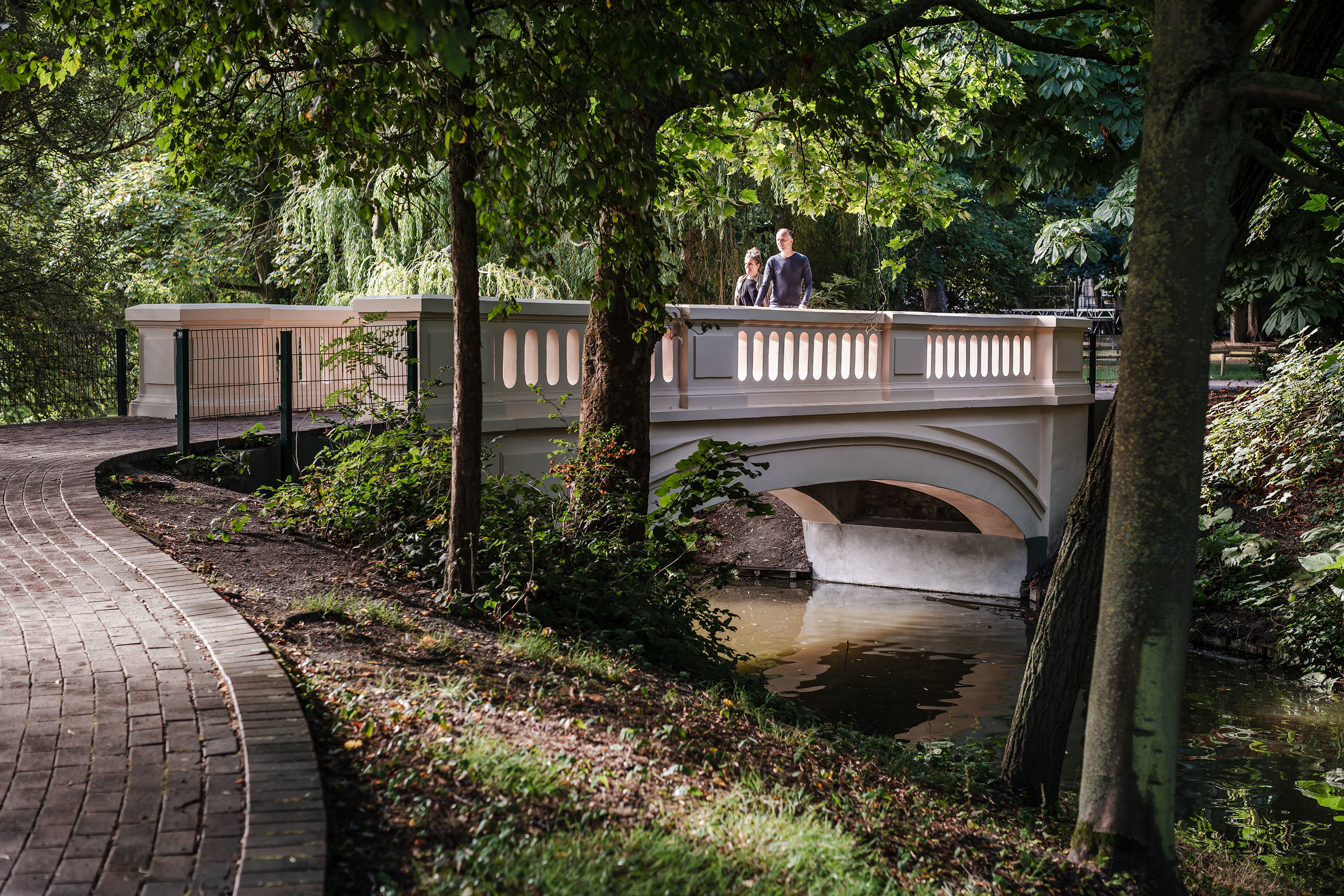 LOW LUCID B juxta Leopoldpark 01