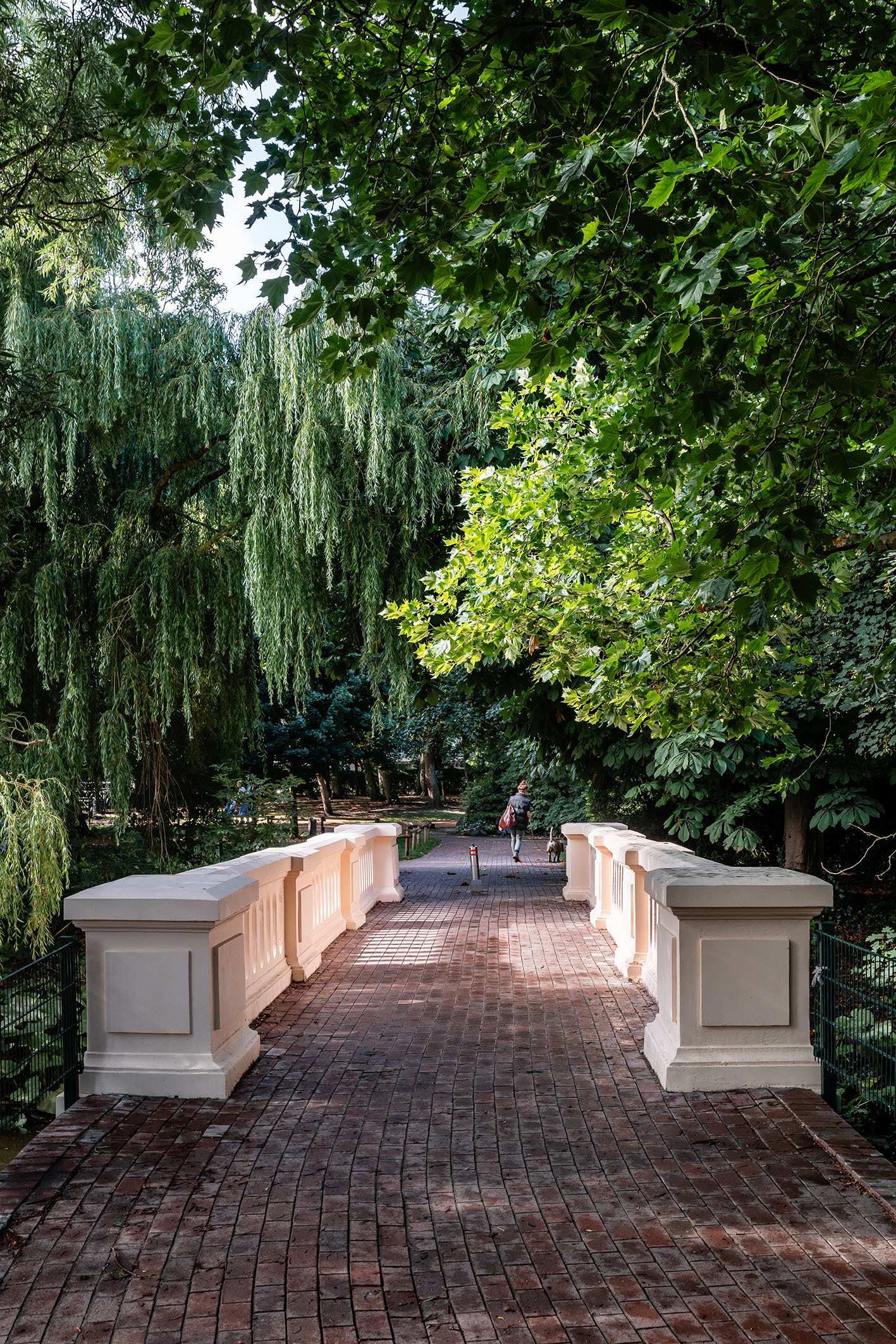 LOW LUCID B juxta Leopoldpark 08