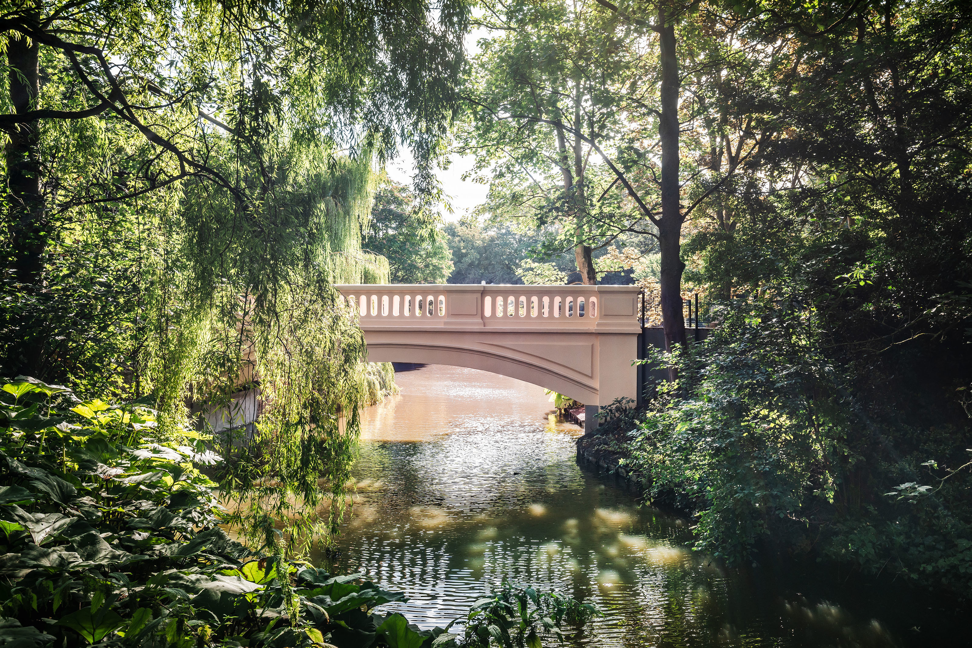 LOW LUCID B juxta Leopoldpark 12