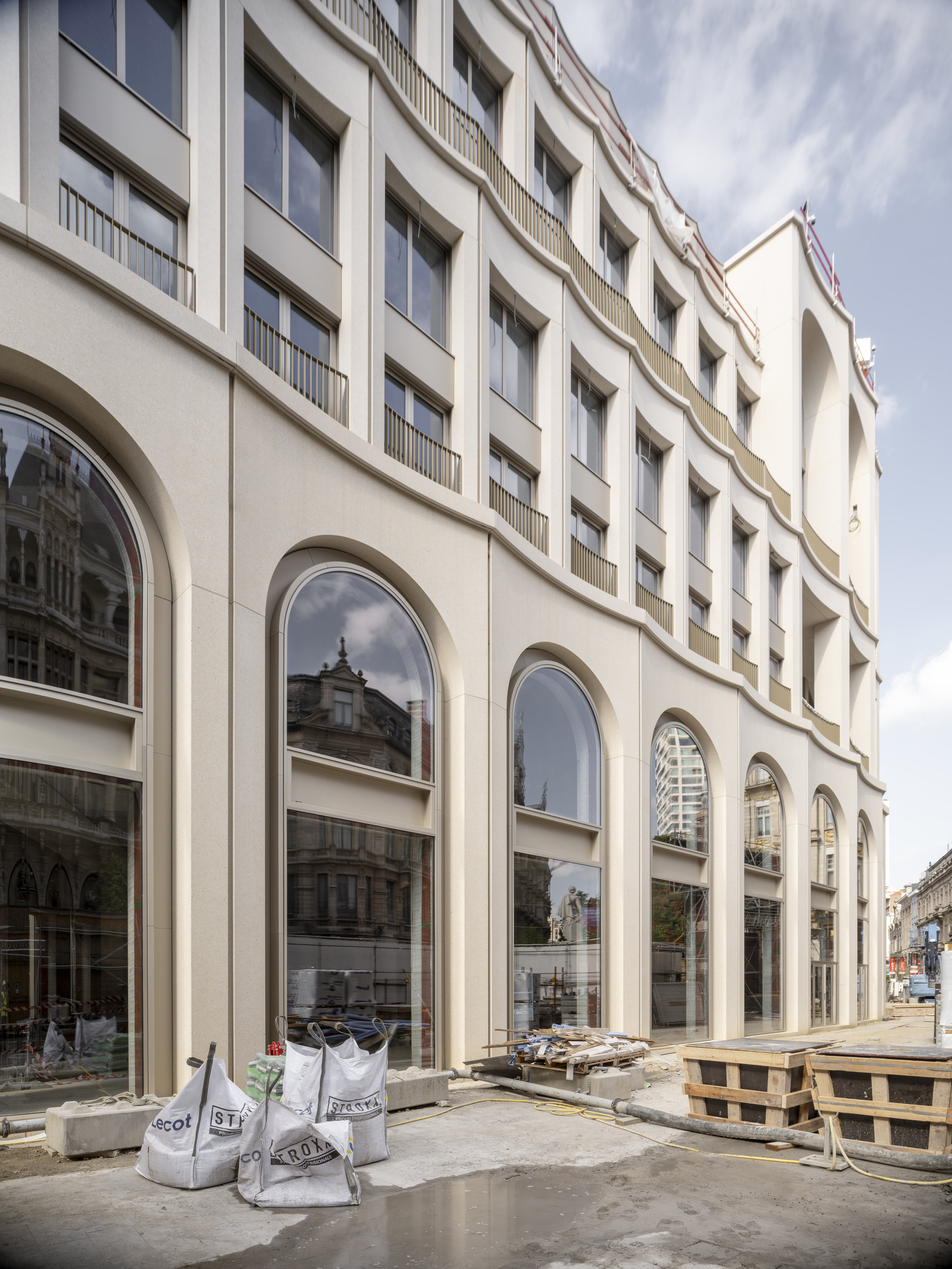 Olmo Peeters Meir Corner LR 11